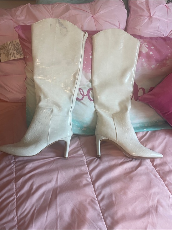 Express Shoes - WhiteEmbossed Knee-High Pointed-Toe Boots flawed 8M